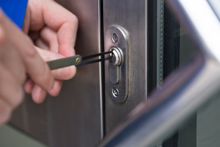 locksmith in Mentone